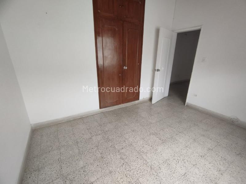 Spacious 2BR Apartment in Calasanz - 2