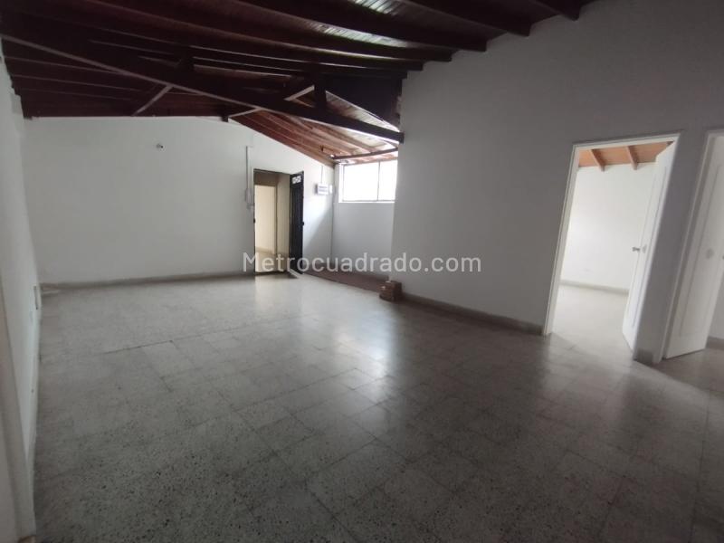 Spacious 2BR Apartment in Calasanz - 4
