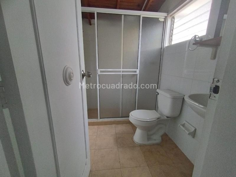 Spacious 2BR Apartment in Calasanz - 6
