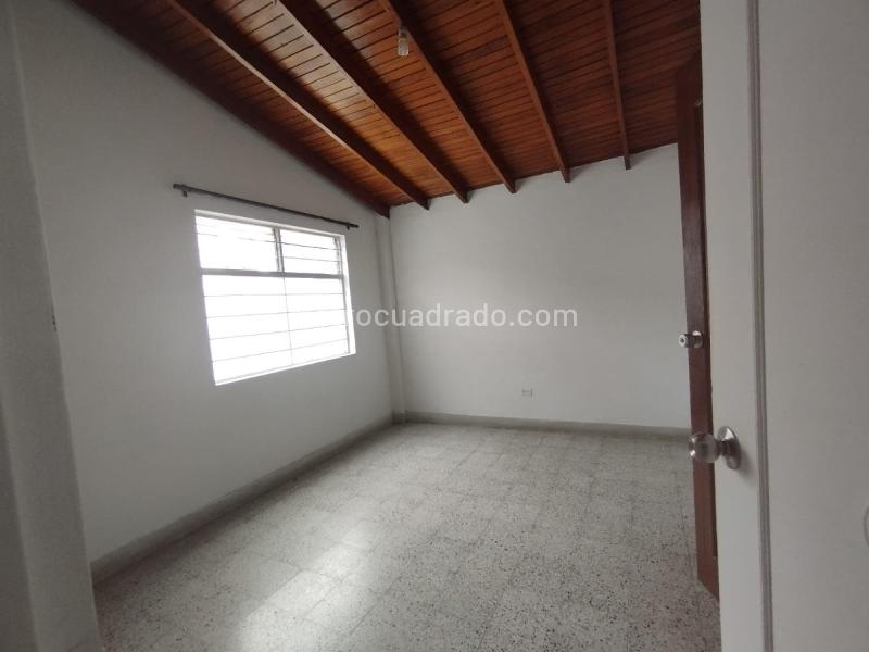Spacious 2BR Apartment in Calasanz - 8