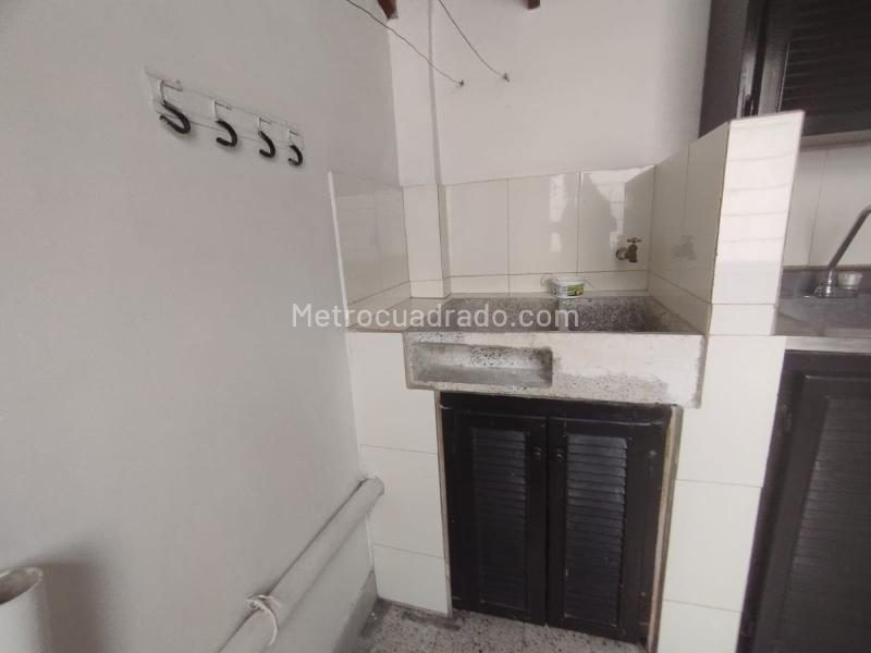 Spacious 2BR Apartment in Calasanz - 9