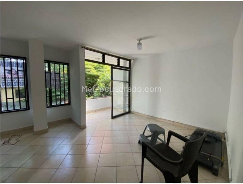 Apartamento de 3 Alcobas en Santa Mónica, Medellín - 2