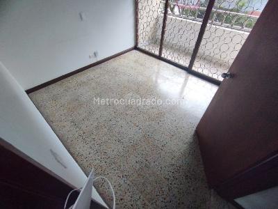 Casa de 4 alcobas en venta en Simon Bolivar, Medellín, 210 m² · foto 2 de 15