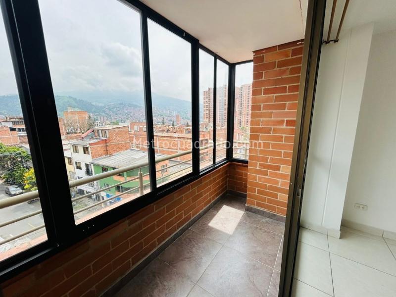 Apartamento Dúplex de 3 Alcobas en Barrio Cristóbal - 3