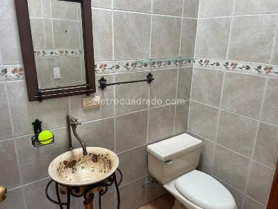 Casa de 4 alcobas en venta en Loma Del Escobero, Envigado · foto 11 de 20