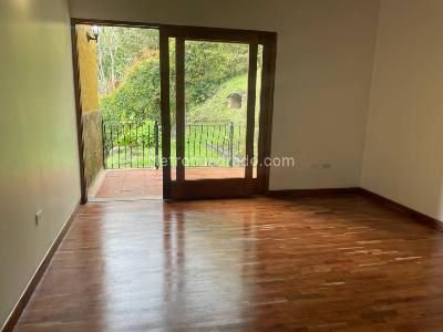 Casa de 4 alcobas en venta en Loma Del Escobero, Envigado · foto 19 de 20