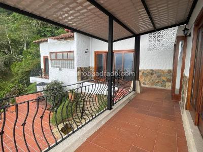 Casa de 4 alcobas en venta en Loma Del Escobero, Envigado · foto 2 de 20