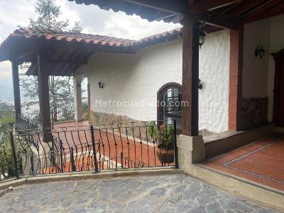 Casa de 4 alcobas en venta en Loma Del Escobero, Envigado · foto 3 de 20