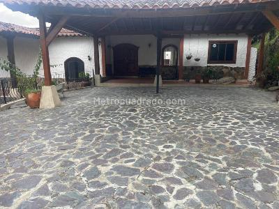 Casa de 4 alcobas en venta en Loma Del Escobero, Envigado · foto 4 de 20