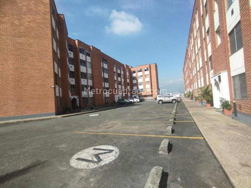 Spacious 4BR Apartment in La Loma Del Indio