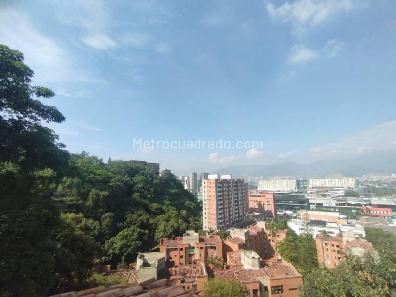 Spacious 4BR Apartment in La Loma Del Indio - 2