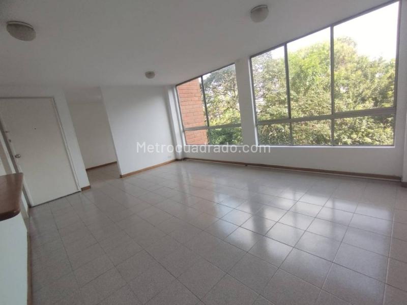 Spacious 4BR Apartment in La Loma Del Indio - 4