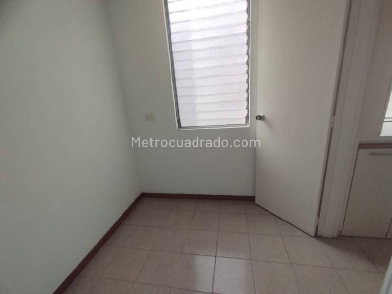 Spacious 4BR Apartment in La Loma Del Indio - 8