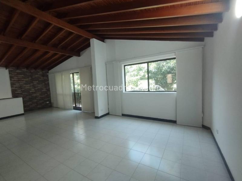 Exclusive 4BR House in Estadio