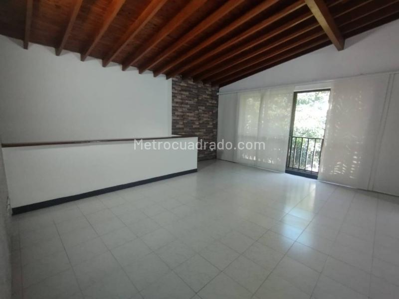 Exclusive 4BR House in Estadio - 6