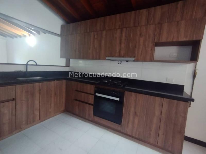 Exclusive 4BR House in Estadio - 8