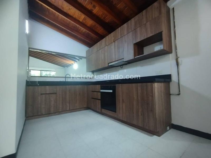 Exclusive 4BR House in Estadio - 9