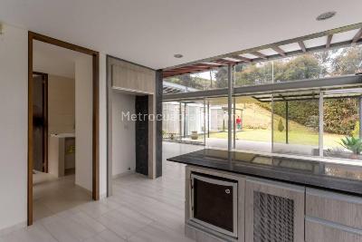Casa de 5 alcobas en venta en Loma Del Escobero, Envigado, 2000 m² · foto 13 de 20