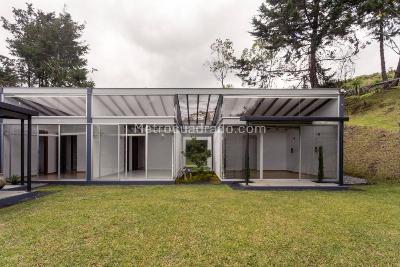 Casa de 5 alcobas en venta en Loma Del Escobero, Envigado, 2000 m² · foto 3 de 20