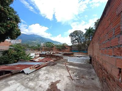 Casa de 5 alcobas en venta en Machado, Bello, 300 m² · foto 6 de 20
