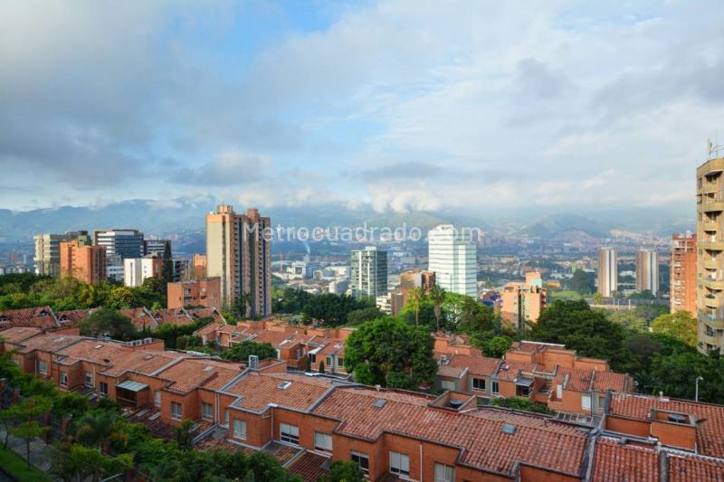 Apartamento Amoblado de 3 Alcobas en Castropol, El Poblado