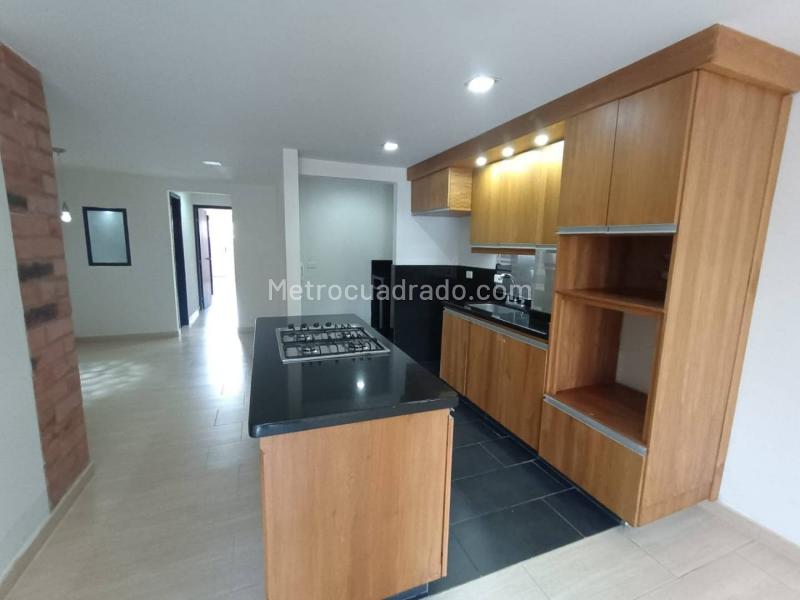 Apartamento Cómodo de 2 Alcobas Cerca al Metro en Calasanz - 3