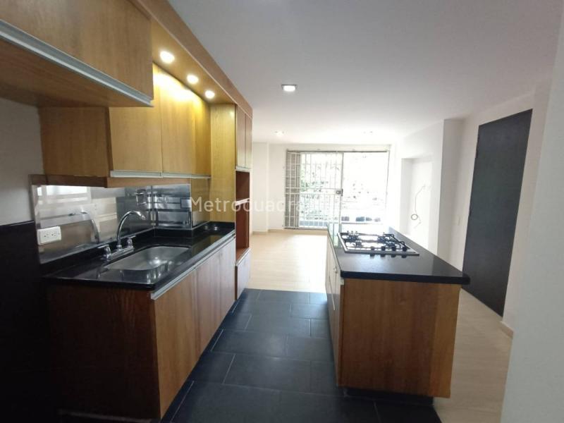 Apartamento Cómodo de 2 Alcobas Cerca al Metro en Calasanz - 4