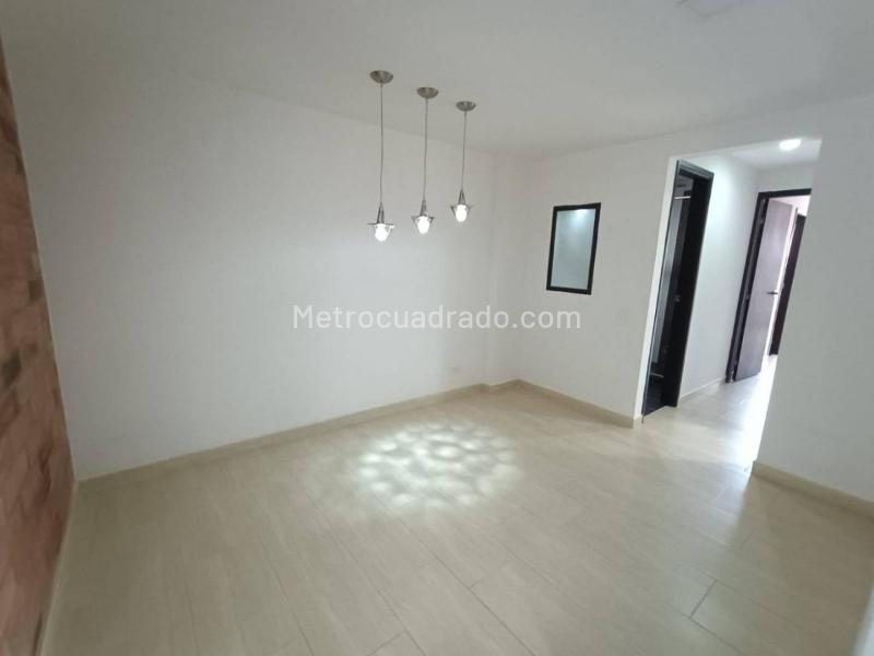 Apartamento Cómodo de 2 Alcobas Cerca al Metro en Calasanz - 8