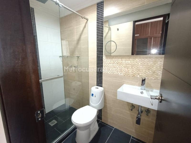 Apartamento Cómodo de 2 Alcobas Cerca al Metro en Calasanz - 9