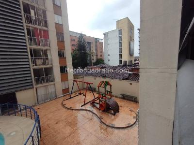 Apartamento de 3 alcobas en venta en Prado, Medellín, 58 m² · foto 2 de 16