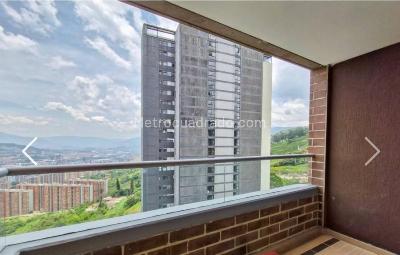 Apartamento de 3 alcobas en venta en Sabaneta, Sabaneta, 52 m² · foto 2 de 13