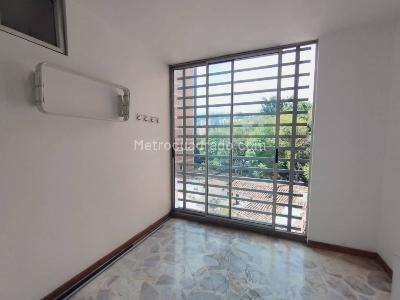 Apartamento en venta en La Almeria, Medellín · foto 6 de 20