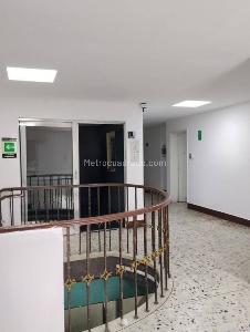 Casa de 5 alcobas en venta en La Floresta, Medellín, 290 m² · foto 3 de 20