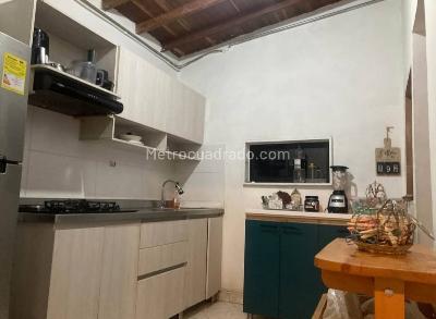 Casa de 4 alcobas en venta en Los Angeles, Medellín, 123 m² · foto 2 de 12