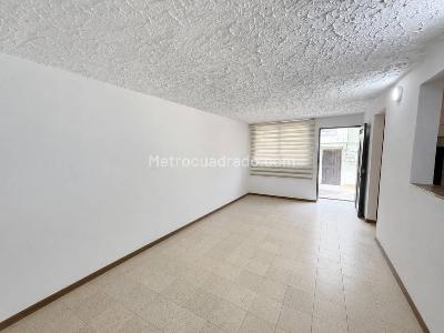 Casa de 2 alcobas en venta en Robledo Villa SofaA, Medellín, 75 m² · foto 3 de 13