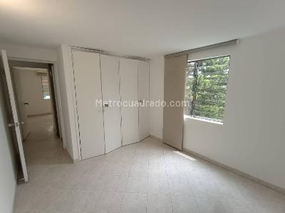 Apartamento de 4 alcobas en arriendo en Veinte De Julio, Medellín, 77 m² · foto 1 de 16