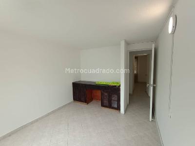 Apartamento de 4 alcobas en arriendo en Veinte De Julio, Medellín, 77 m² · foto 3 de 16