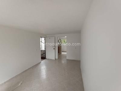 Apartamento de 4 alcobas en arriendo en Veinte De Julio, Medellín, 77 m² · foto 4 de 16