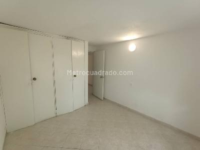 Apartamento de 4 alcobas en arriendo en Veinte De Julio, Medellín, 77 m² · foto 6 de 16