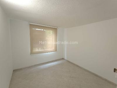 Apartamento de 4 alcobas en arriendo en Veinte De Julio, Medellín, 77 m² · foto 8 de 16