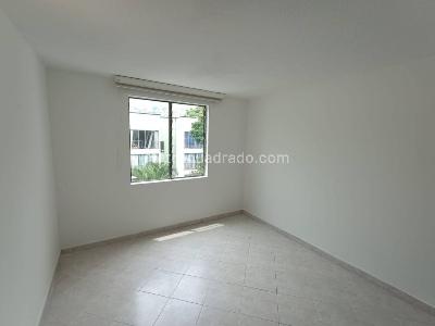 Apartamento de 4 alcobas en arriendo en Veinte De Julio, Medellín, 77 m² · foto 11 de 16