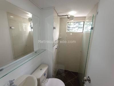 Apartamento de 4 alcobas en arriendo en Veinte De Julio, Medellín, 77 m² · foto 12 de 16