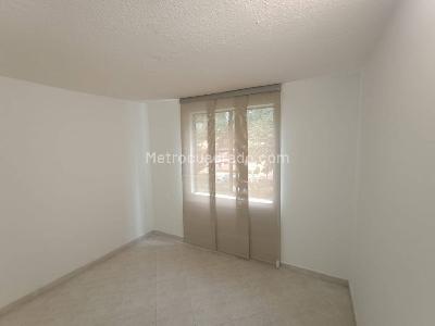 Apartamento de 4 alcobas en arriendo en Veinte De Julio, Medellín, 77 m² · foto 13 de 16