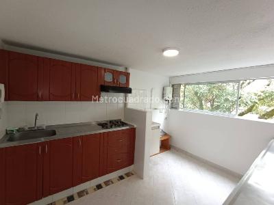 Apartamento de 4 alcobas en arriendo en Veinte De Julio, Medellín, 77 m² · foto 15 de 16