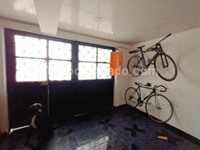 Casa de 5 alcobas en venta en Villa Teresita, Bogotá, 211 m² · foto 2 de 13