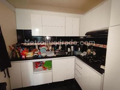 Casa de 5 alcobas en venta en Villa Teresita, Bogotá, 211 m² · foto 4 de 13