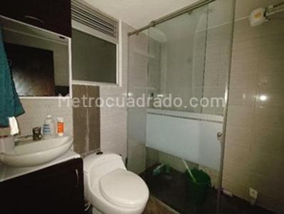 Casa de 5 alcobas en venta en Villa Teresita, Bogotá, 211 m² · foto 9 de 13