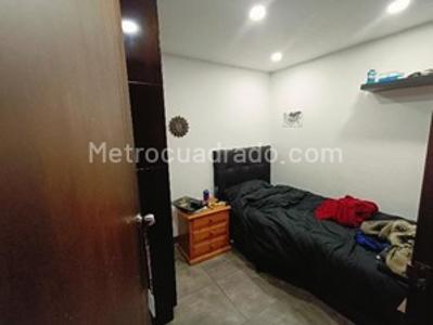 Casa de 5 alcobas en venta en Villa Teresita, Bogotá, 211 m² · foto 10 de 13