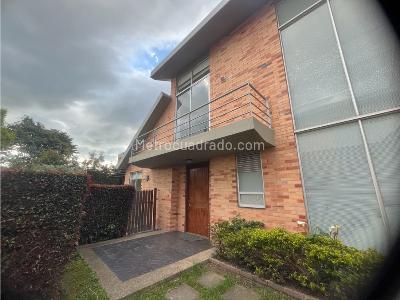 Casa de 4 alcobas en venta en Balsa, Chía, 355 m² · foto 2 de 20