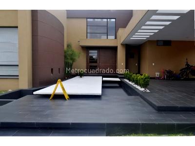 Casa de 4 alcobas en venta en Cerca De Piedra, Chía, 441 m² · foto 2 de 20